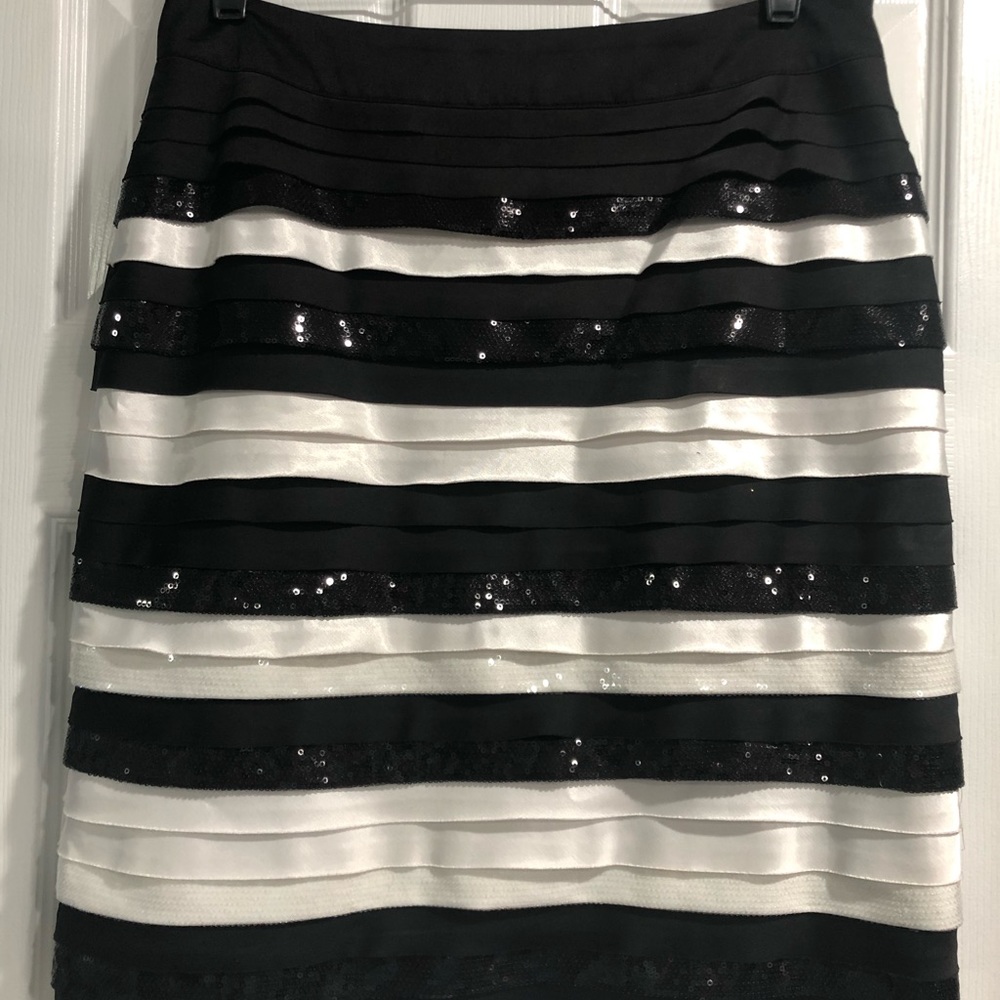 White House Black Market black/white pencil skirt